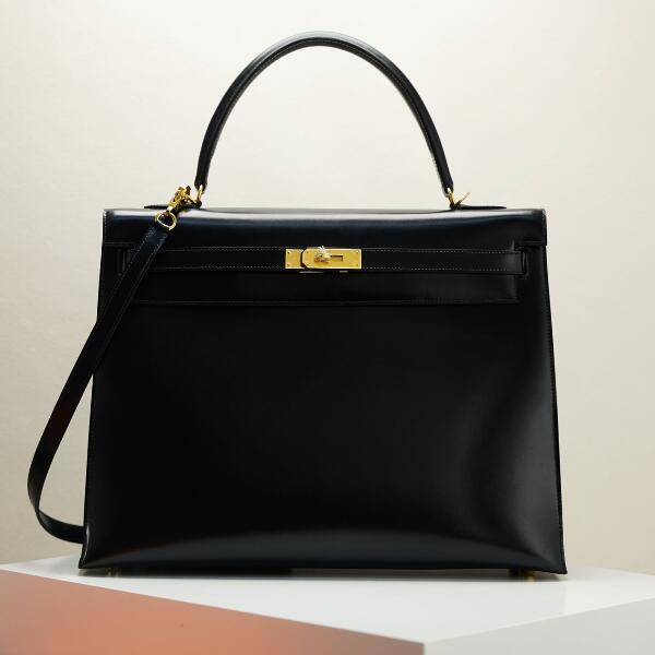 【エルメス HERMES】ケリー 32 バッグ ボックスカーフ ノワール Noir ブラック ゴールド金具（100％手縫）